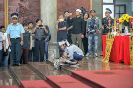 Ảnh: Khóc nghẹn tiễn đưa 3 phi công máy bay rơi ở Vũng Tàu