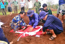 Cất bốc 6 bộ hài cốt liệt sĩ ở Quảng Trị