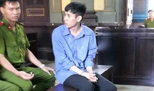 Mượn điện thoại không trả, một người phụ nữ bị đâm chết