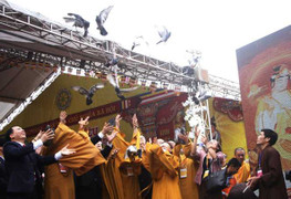 Gần 10.000 người dự lễ cầu siêu nạn nhân tai nạn giao thông ở Quảng Ninh