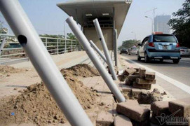 Ảnh: Nhà chờ xe buýt nhanh nghìn tỷ vẫn ngổn ngang trước 'giờ G'