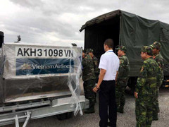 Vận chuyển khẩn cấp 30 tấn lương khô cứu trợ miền Trung