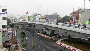 Ảnh: Hà Nội thông xe cầu vượt thép qua nút giao Ô Đông Mác - Nguyễn Khoái