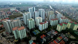 Ảnh: Cao ốc với mật độ dày đặc mọc lên vội vã ở Hà Nội