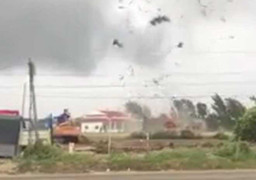 Lốc xoáy cuốn sập, làm tốc mái nhiều nhà dân ở Bạc Liêu