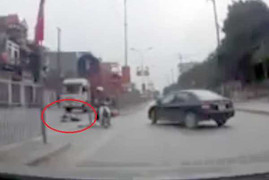 Ngã ra đường sau va chạm, 2 vợ chồng bị xe container tông chết