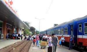 Nhặt được gần 100 triệu đồng, nữ nhân viên tàu trả lại cho hành khách