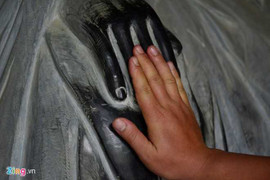 Ảnh: Trào lưu nhét tiền, xoa tay tượng phật ở chùa Bái Đính