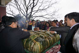 Cặp bánh chưng 'khổng lồ' 700kg: Nghệ An sẽ dâng bánh nhỏ hơn