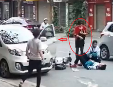 Mở cửa ô tô hất văng 2 học sinh, 'quý bà' thản nhiên nhìn nạn nhân nằm giữa đường