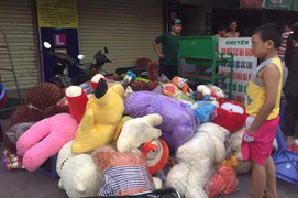 Cửa hàng gấu bông bốc cháy trước ngày Valentine