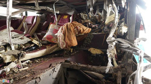 Cảnh tan hoang của chiếc xe khách phát nổ trong đêm ở Bắc Ninh