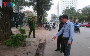 Thêm 2 người 'tè bậy' bị phạt 4 triệu đồng