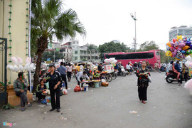 Lễ hội hoa hồng Bulgaria ế khách, giá vé chợ đen giảm một nửa