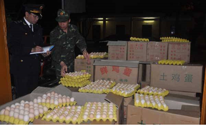 Bắt giữ 2 vụ vận chuyển 18.000 quả trứng gà nhập lậu ở Quảng Ninh