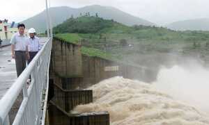 Tự ý mở van hồ chứa, gây ngập úng cả vùng: Ba 'ma men' khai gì?