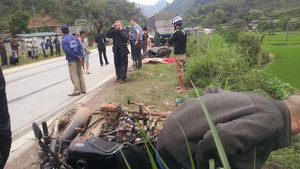 Xe mô tô 3 bánh tông xe tải, 2 người Mỹ thương vong