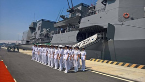 Tàu hộ vệ Trăng Mùa Đông của Nhật Bản thăm Cam Ranh