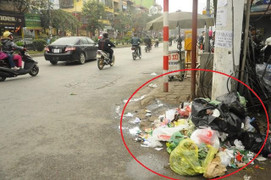 Rác ngập mặt ở Thủ đô: Cơ quan chức năng đang khuyến khích dân ăn ở bẩn?
