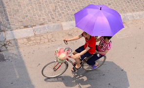 Thời tiết hôm nay 2/5: Miền Bắc nắng chói chang, có nơi trên 38°C