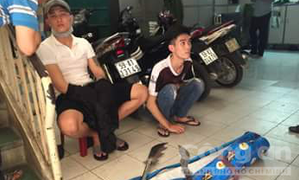 Bắt nhóm côn đồ xông vào nhà chém con nợ ở Sài Gòn