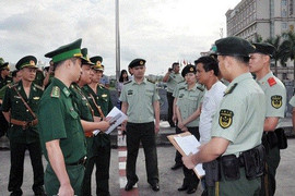 Bắt kẻ giết người rồi trốn sang Trung Quốc