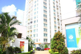 Trượt chân, nam thanh niên rơi từ tầng 11 chung cư xuống đất