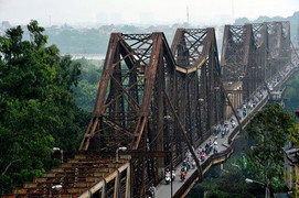 Phân luồng giao thông qua cầu Long Biên để trải thảm công nghệ mới