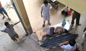 Ăn nấm hái trên rừng, 6 người trong gia đình nguy kịch