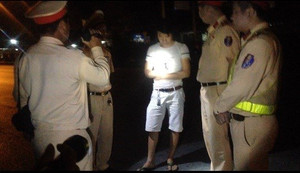 Xe chở quá tải còn 'thi gan' với CSGT suốt 12 giờ