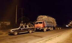 Bắt xe quá tải, thanh tra giao thông bị đe dọa 'tông chết luôn'