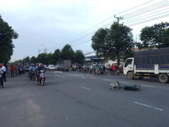 Truy tìm ô tô tông chết một phụ nữ rồi bỏ chạy ở Bình Dương