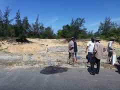 Chở cát lậu tông chết người rồi bỏ chạy