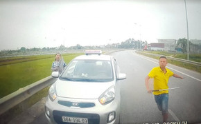 Tài xế taxi 36A-194.69 vung tuýp sắt đòi đánh nhau khi bị chặn đầu: Thu hồi phù hiệu xe