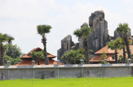 Xây núi nhân tạo không phép giữa cánh đồng: Kỷ luật hàng loạt cán bộ