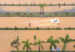 Mưa lớn suốt hơn 5 giờ, thành phố Lai Châu ngập sâu