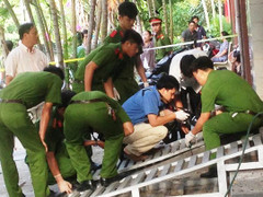 Nổ lớn trước cửa doanh nghiệp nghi do gài mìn, ông chủ bị thương nặng