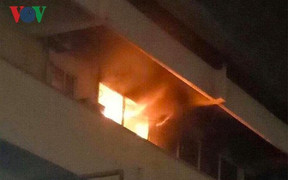 Bệnh viện Bạch Mai bốc cháy trong đêm