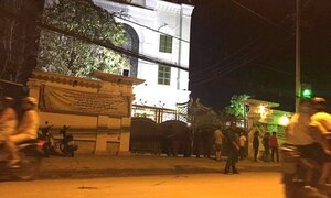 Bảo vệ quán karaoke ẩu đả với khách, 2 người chết