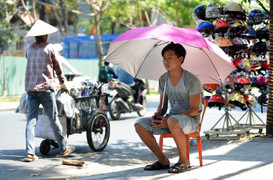 Dự báo thời tiết hôm nay 11/8: Miền Trung nắng rát, miền Bắc mưa dông