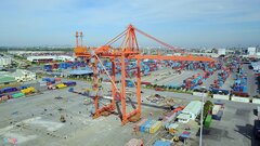 Ảnh: Di chuyển cần cẩu 700 tấn ở cảng Tân Vũ bằng điều khiển từ xa