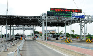 Giảm phí qua trạm BOT: Tài xế 'kêu trời' vì thủ tục rườm rà