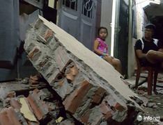 Bức tường trường tiểu học ở Hà Nội đổ sập trong đêm