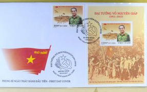 Thủ tướng đóng dấu phát hành bộ tem tôn vinh Đại tướng Võ Nguyên Giáp