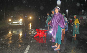 Truy tìm tài xế xe Innova bỏ trốn sau khi tông 2 người thương vong