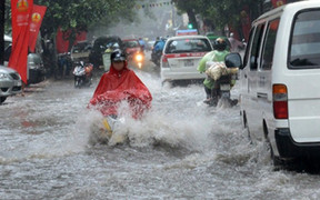 Cảnh báo mưa giông, gió giật mạnh ở khu vực nội thành Hà Nội