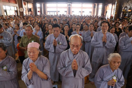 Ảnh: Hàng nghìn người dự đại lễ Vu Lan tại Thiền viện Trúc Lâm Sùng Phú