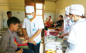 Ăn cỗ ở đám cưới, 33 người nhập viện ở Lào Cai