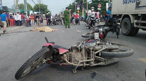 Hai xe máy tông nhau, 4 người thương vong