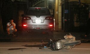 Ô tô của bí thư huyện ủy tông xe máy: 'Tôi cho cháu mượn xe đi công việc'